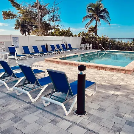 Stunning Top-Floor Condo W/ Panoramic Views, Pool